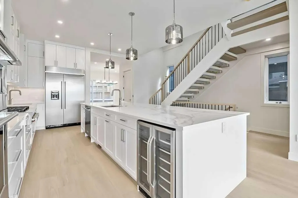 712 Bridge Crescent NE Calgary AB T2E 5B5
