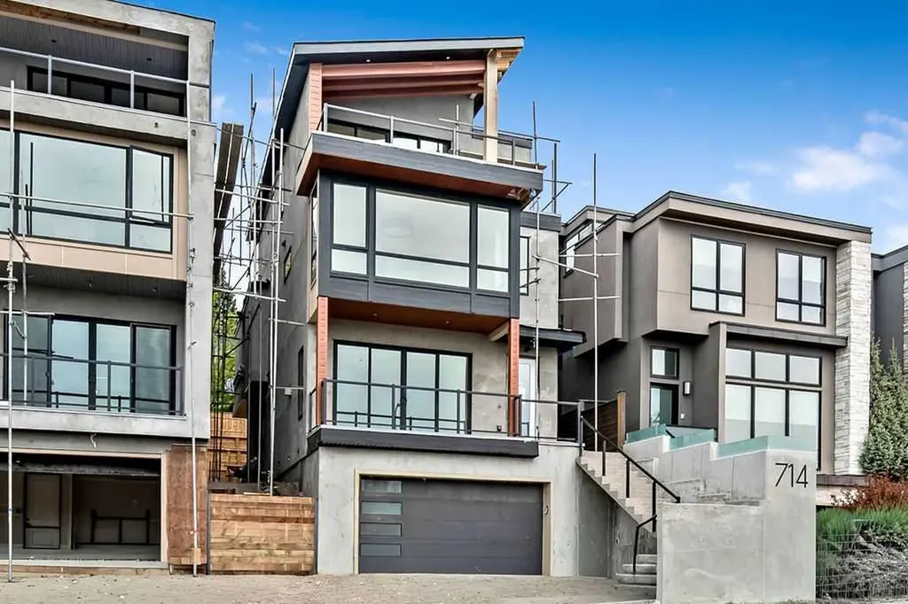 712 Bridge Crescent NE Calgary AB T2E 5B5