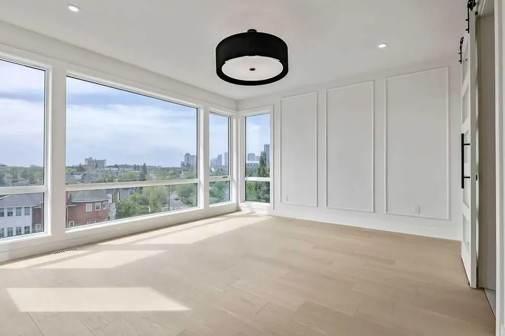 712 Bridge Crescent NE Calgary AB T2E 5B5