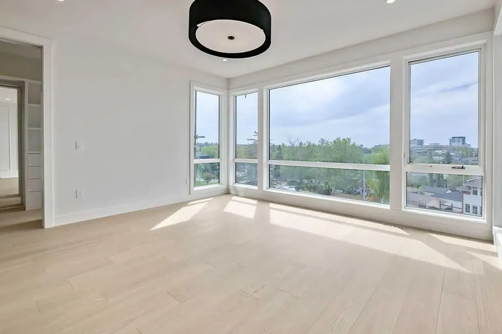 712 Bridge Crescent NE Calgary AB T2E 5B5