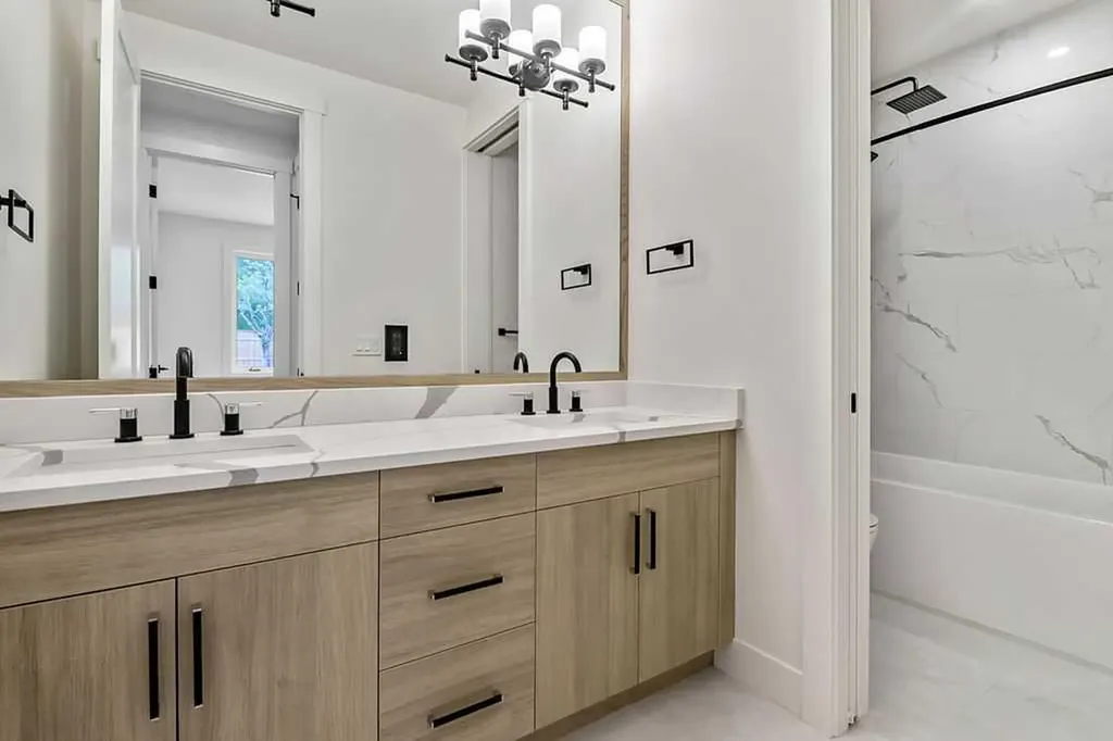 712 Bridge Crescent NE Calgary AB T2E 5B5