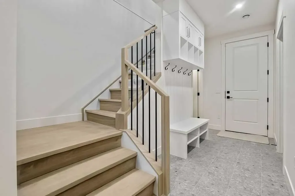 712 Bridge Crescent NE Calgary AB T2E 5B5