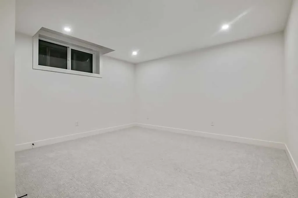 712 Bridge Crescent NE Calgary AB T2E 5B5