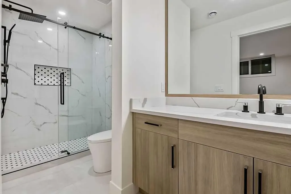 712 Bridge Crescent NE Calgary AB T2E 5B5