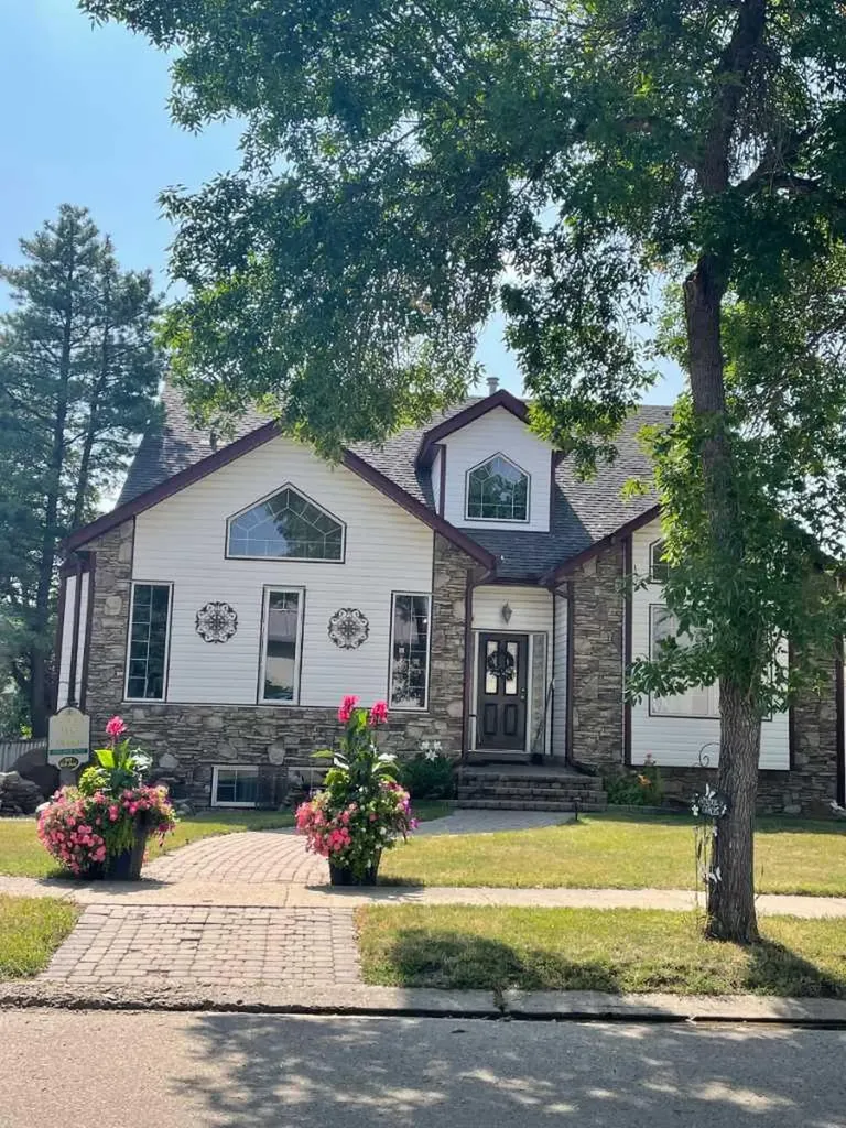 917 6 Avenue Wainwright AB T9W 1C7