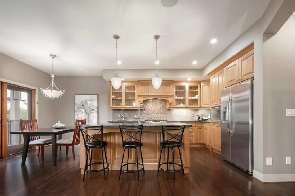 24 Aspen Meadows Green SW Calgary AB T3H 5J9