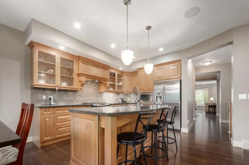 24 Aspen Meadows Green SW Calgary AB T3H 5J9