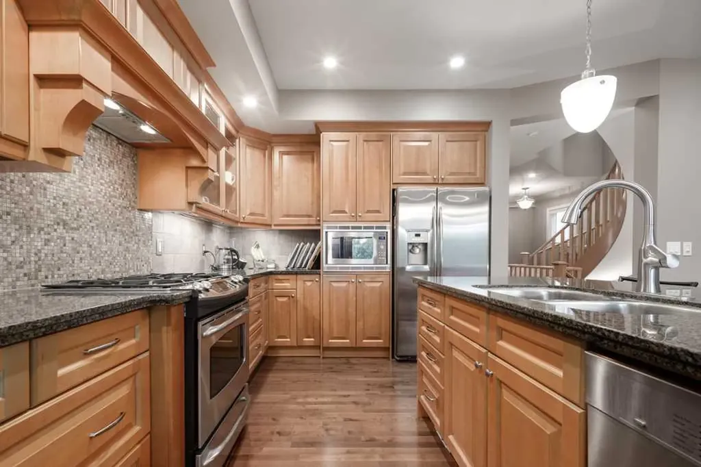 24 Aspen Meadows Green SW Calgary AB T3H 5J9