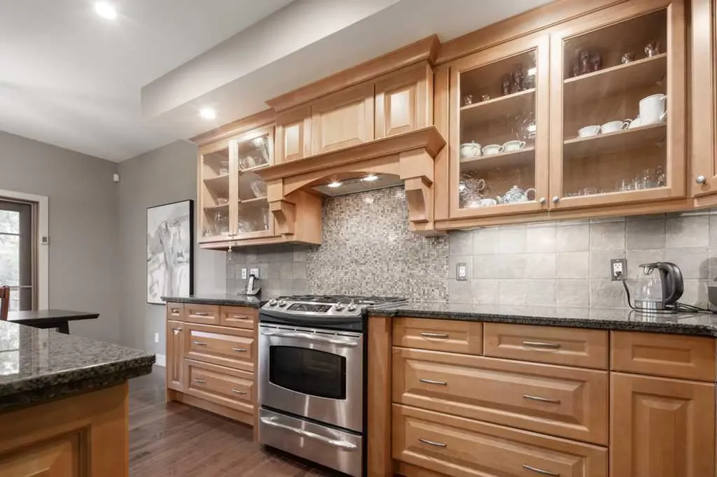 24 Aspen Meadows Green SW Calgary AB T3H 5J9