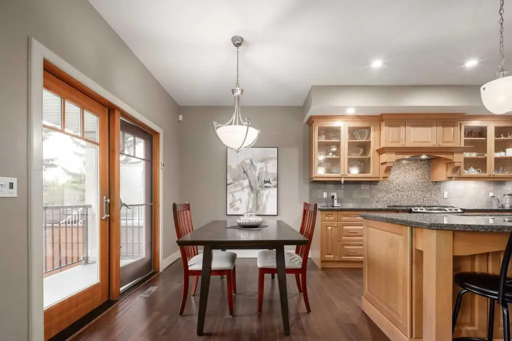 24 Aspen Meadows Green SW Calgary AB T3H 5J9