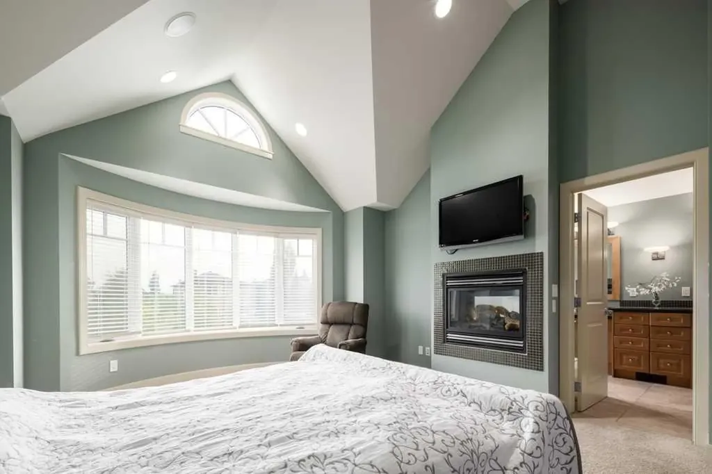 24 Aspen Meadows Green SW Calgary AB T3H 5J9