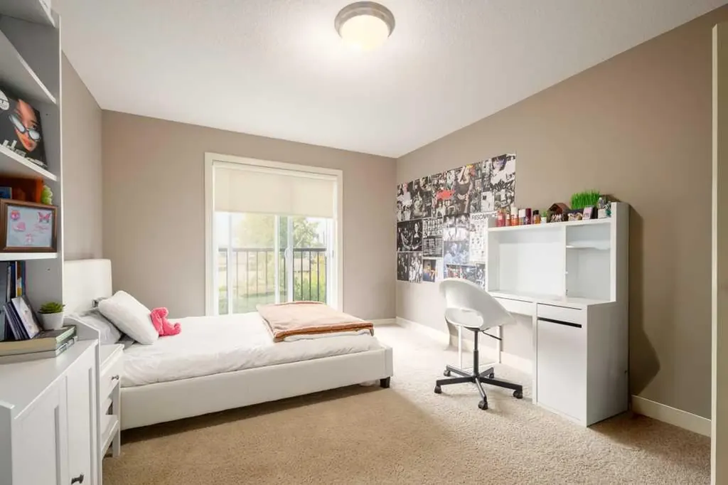 24 Aspen Meadows Green SW Calgary AB T3H 5J9