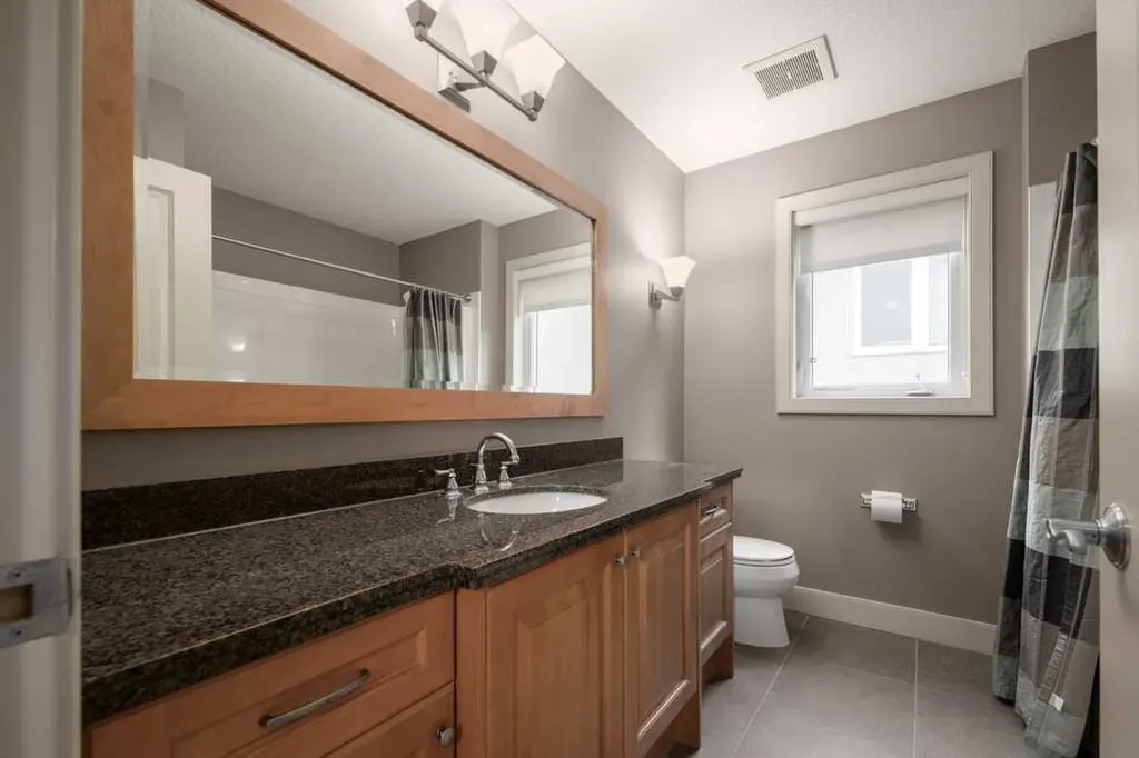 24 Aspen Meadows Green SW Calgary AB T3H 5J9
