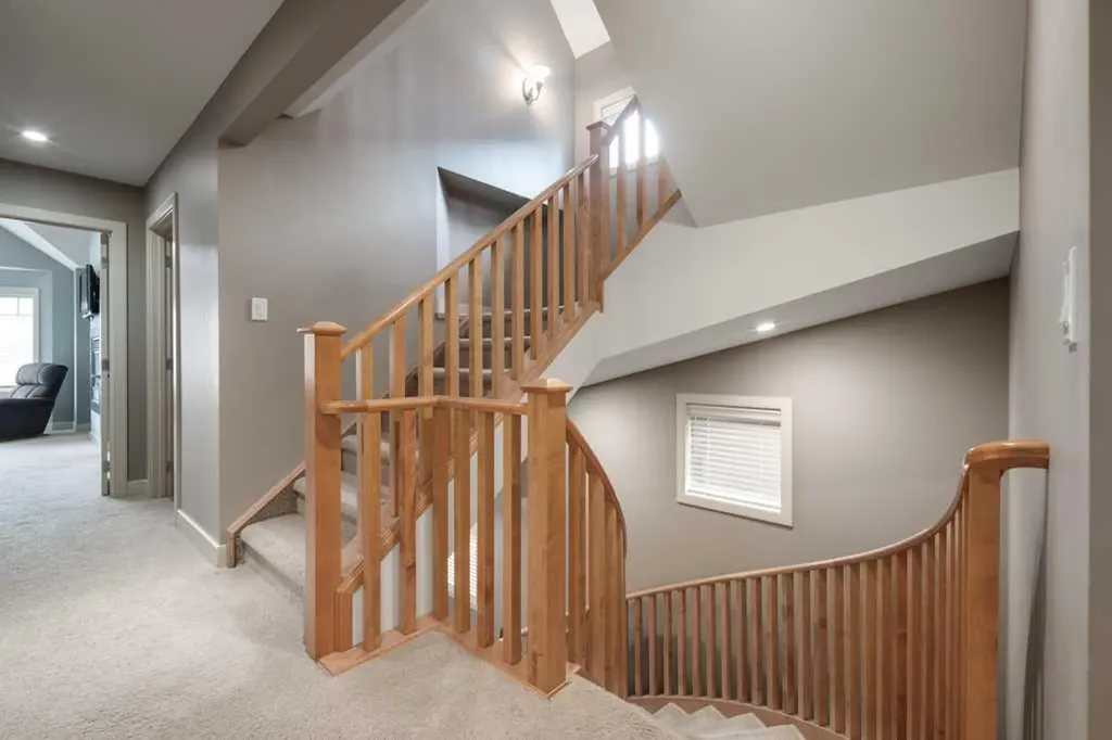 24 Aspen Meadows Green SW Calgary AB T3H 5J9