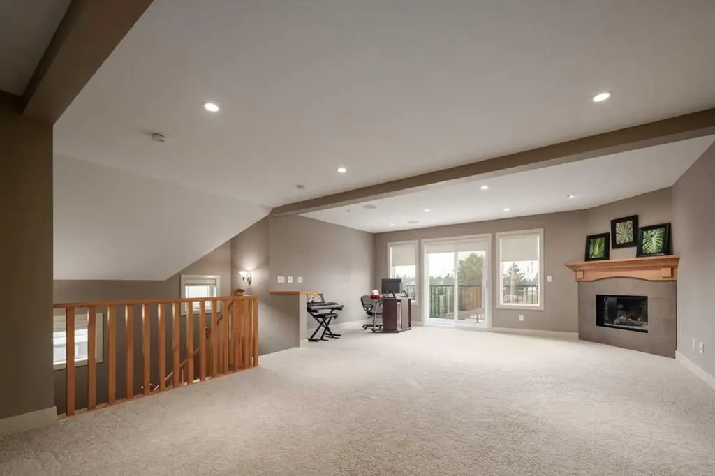 24 Aspen Meadows Green SW Calgary AB T3H 5J9