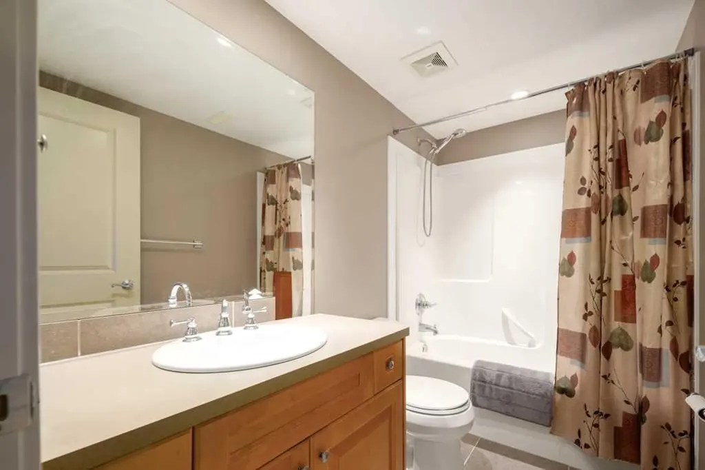 24 Aspen Meadows Green SW Calgary AB T3H 5J9