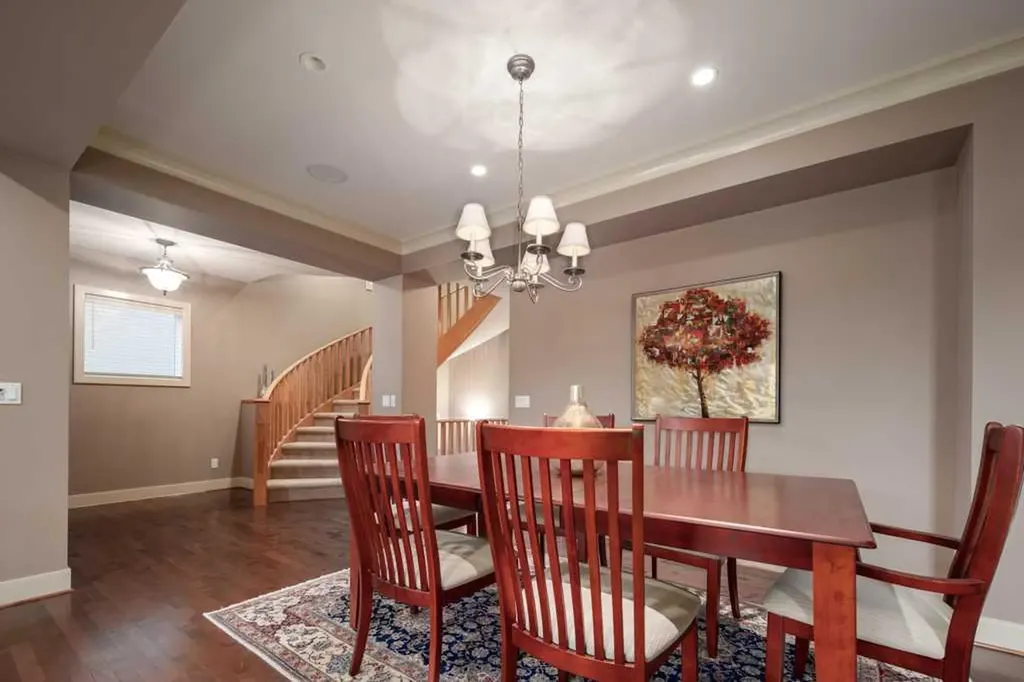 24 Aspen Meadows Green SW Calgary AB T3H 5J9