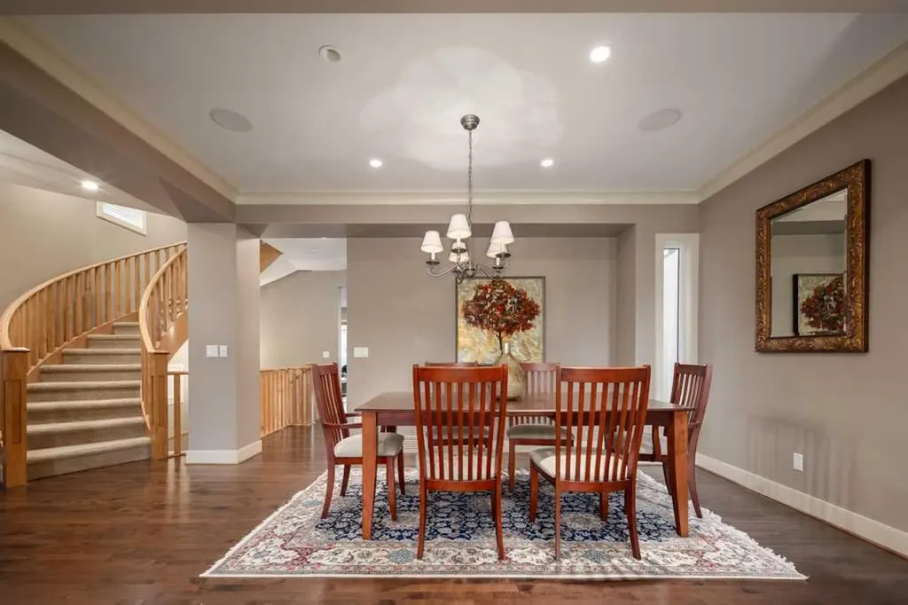 24 Aspen Meadows Green SW Calgary AB T3H 5J9