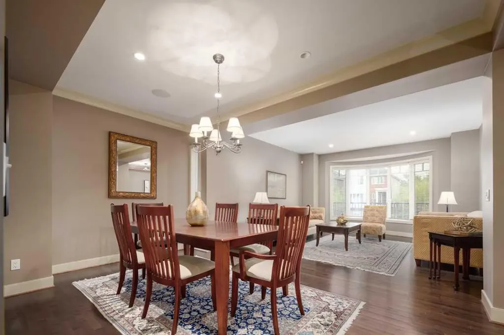 24 Aspen Meadows Green SW Calgary AB T3H 5J9