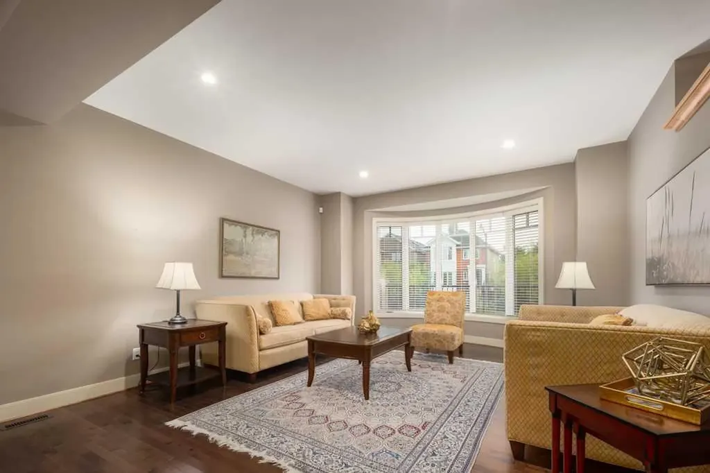 24 Aspen Meadows Green SW Calgary AB T3H 5J9
