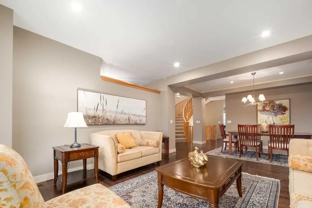 24 Aspen Meadows Green SW Calgary AB T3H 5J9