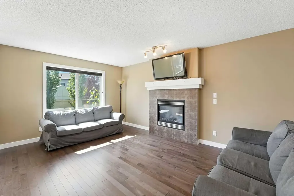 124 Kingsbridge Way SE Airdrie AB T4A 0M6