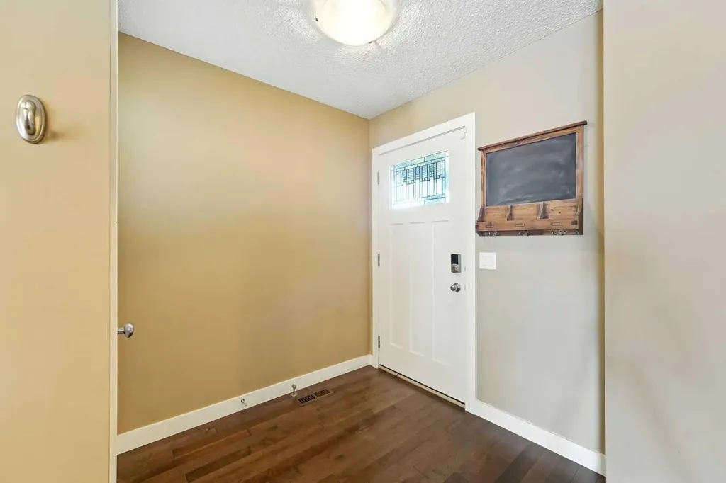 124 Kingsbridge Way SE Airdrie AB T4A 0M6