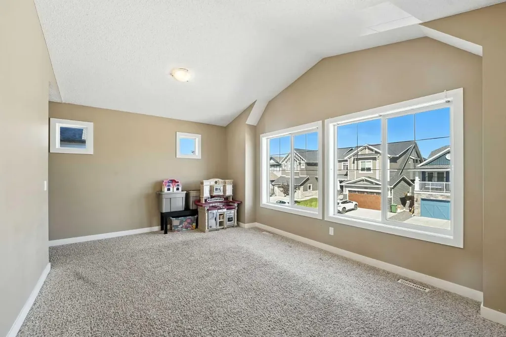 124 Kingsbridge Way SE Airdrie AB T4A 0M6