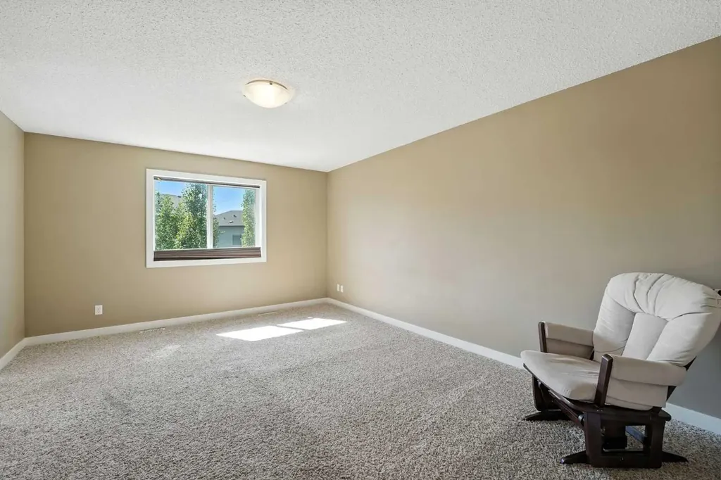124 Kingsbridge Way SE Airdrie AB T4A 0M6