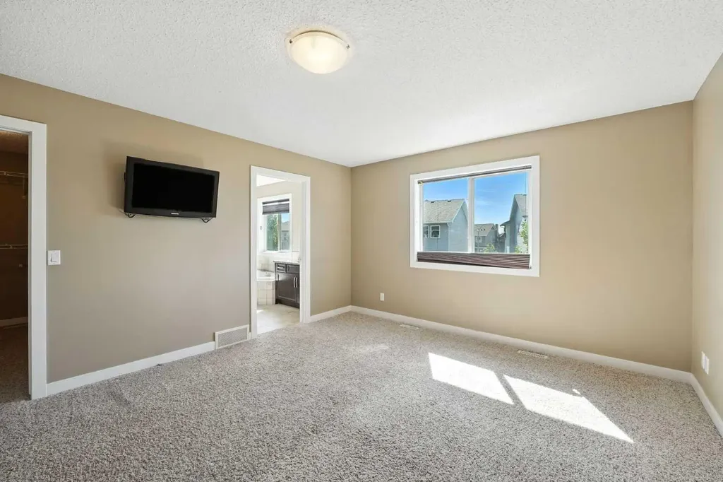 124 Kingsbridge Way SE Airdrie AB T4A 0M6