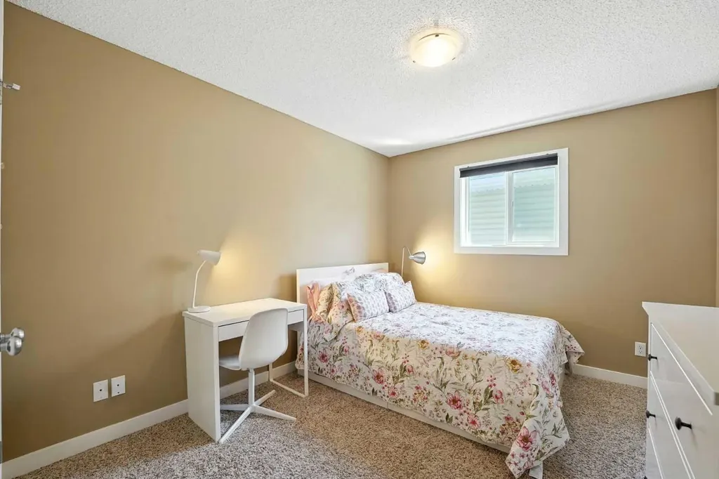 124 Kingsbridge Way SE Airdrie AB T4A 0M6