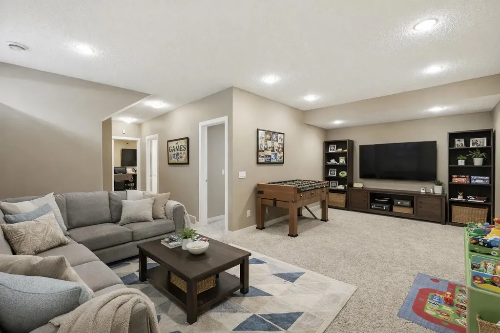 124 Kingsbridge Way SE Airdrie AB T4A 0M6