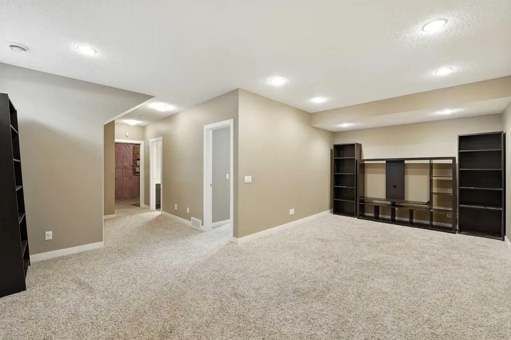 124 Kingsbridge Way SE Airdrie AB T4A 0M6