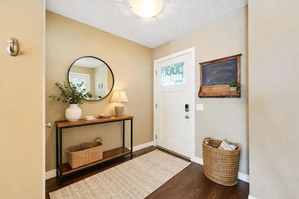 124 Kingsbridge Way SE Airdrie AB T4A 0M6