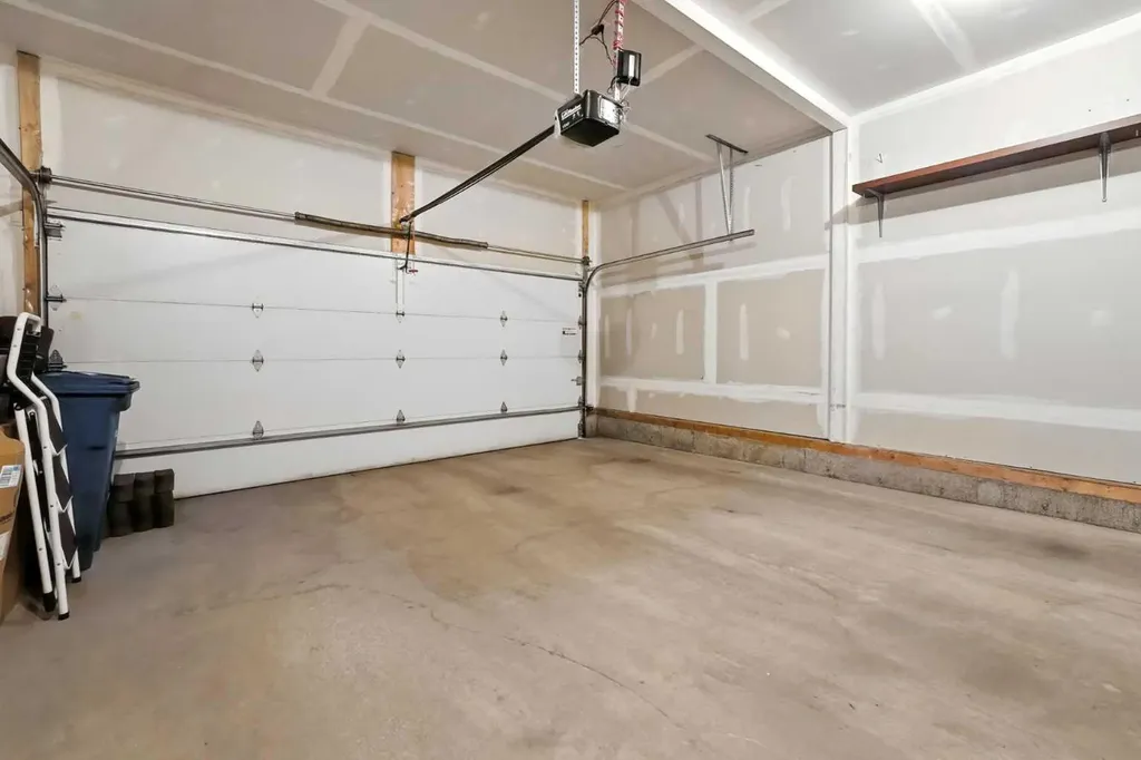 124 Kingsbridge Way SE Airdrie AB T4A 0M6