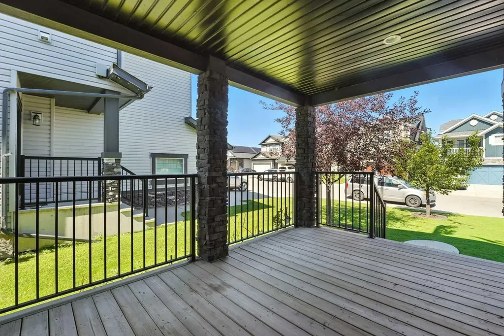 124 Kingsbridge Way SE Airdrie AB T4A 0M6