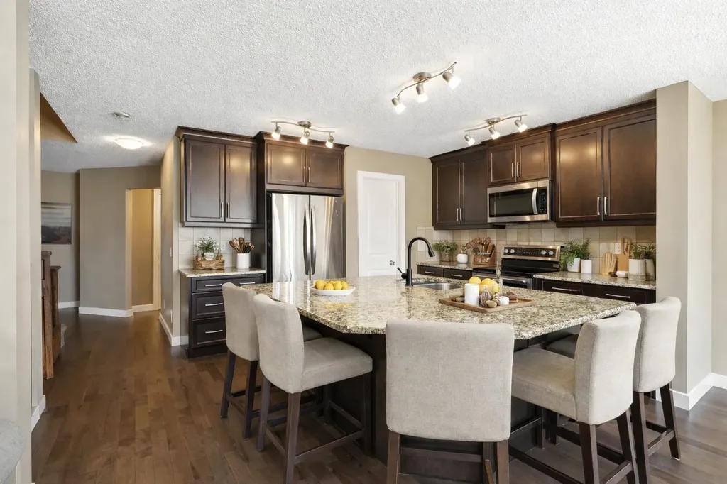 124 Kingsbridge Way SE Airdrie AB T4A 0M6