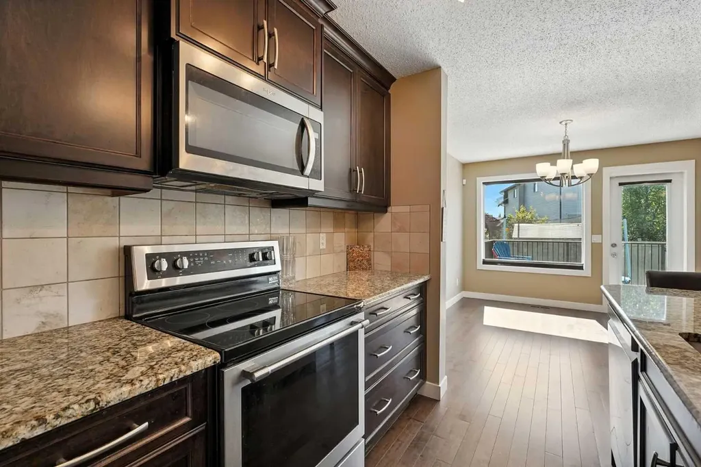 124 Kingsbridge Way SE Airdrie AB T4A 0M6