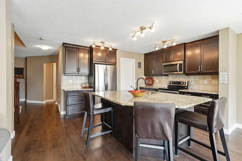 124 Kingsbridge Way SE Airdrie AB T4A 0M6