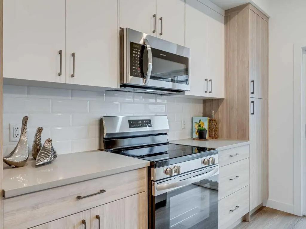 2221 81st Street SW Calgary AB T3H 3V8