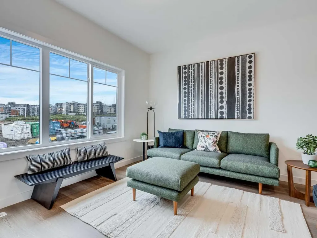 2221 81st Street SW Calgary AB T3H 3V8