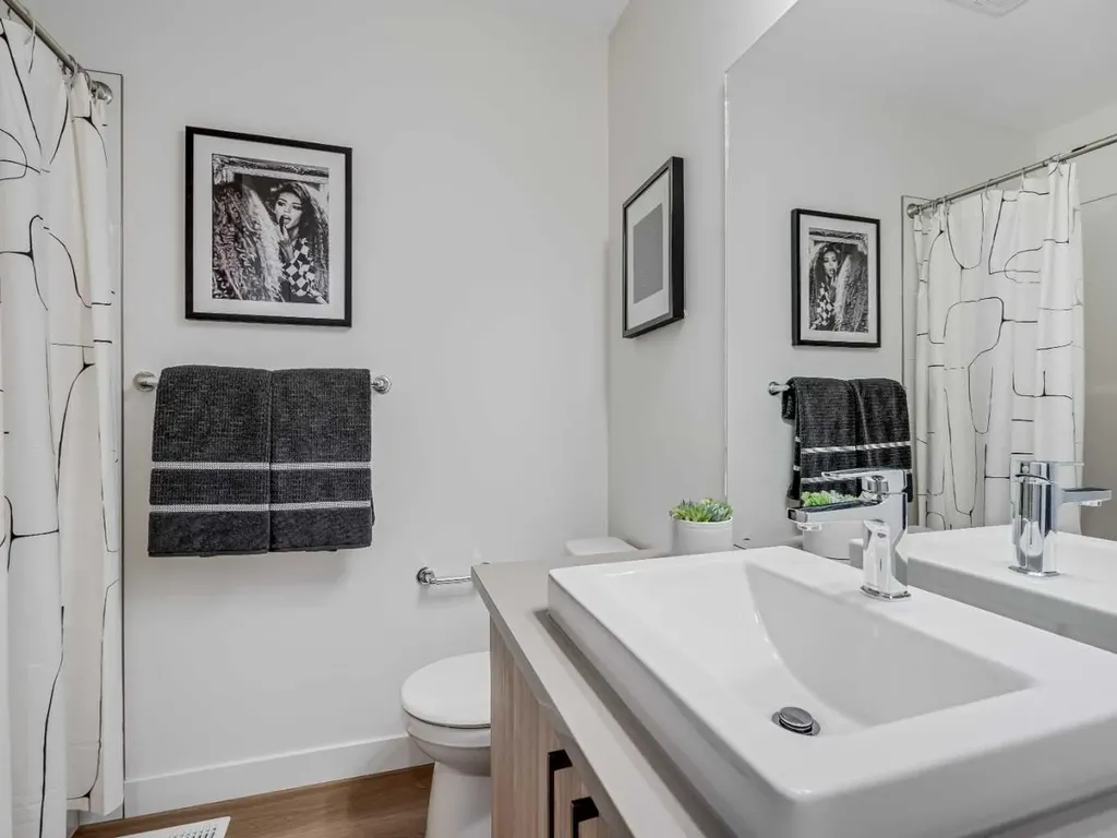 2221 81st Street SW Calgary AB T3H 3V8