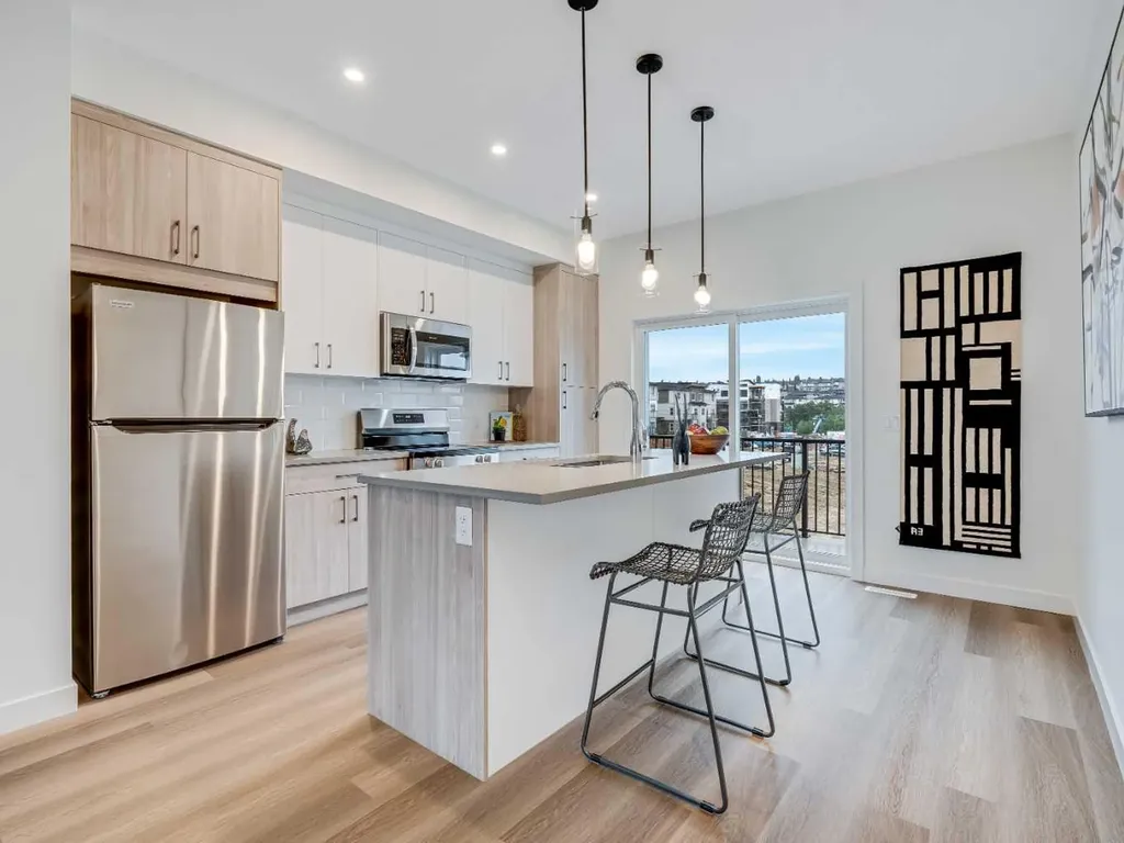 2221 81st Street SW Calgary AB T3H 3V8