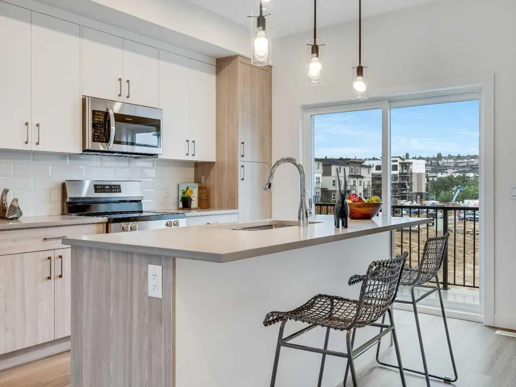 2221 81st Street SW Calgary AB T3H 3V8