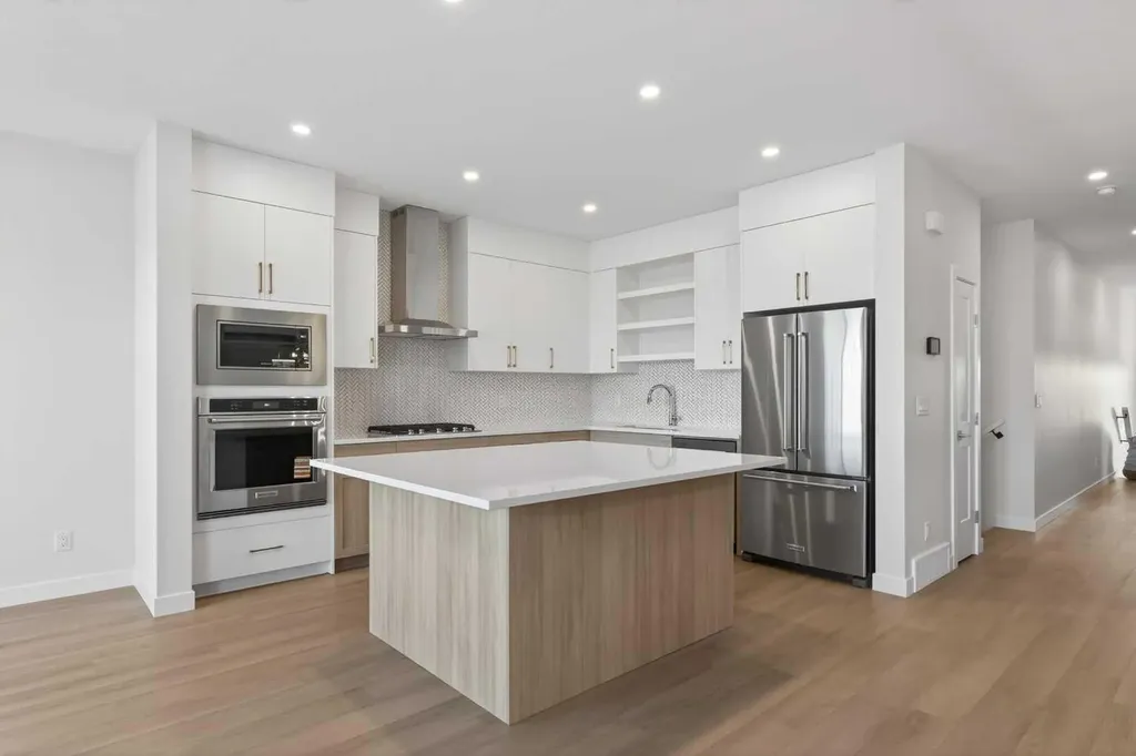 159 Greenwich Drive NW Calgary AB T3B6N9