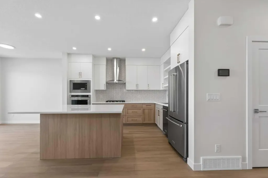 159 Greenwich Drive NW Calgary AB T3B6N9
