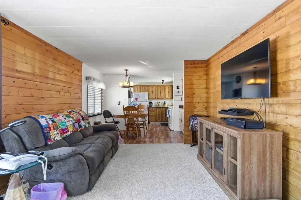232003 Range Road 242 Namaka AB T1P 0N1