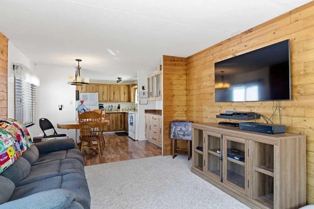232003 Range Road 242 Namaka AB T1P 0N1