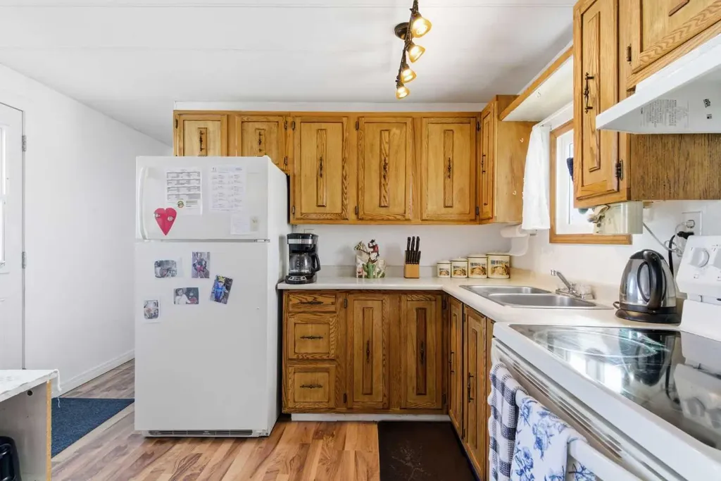 232003 Range Road 242 Namaka AB T1P 0N1
