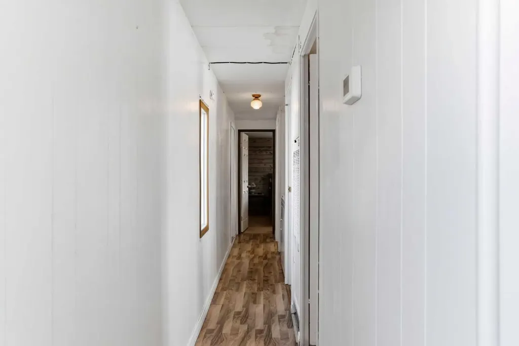 232003 Range Road 242 Namaka AB T1P 0N1